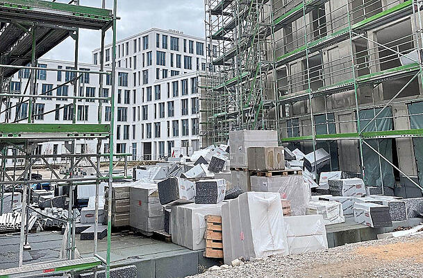 Auf seinen Baustellen – wie hier am Paseo Carré – geht schon lange nichts mehr voran. Das hielt M-Concept-Boss Stefan Mayr nicht davon, für sich selbst eine Luxus-Küche zu ordern. Doch hat er sie auch bezahlt? Auf seinen Baustellen – wie hier am Paseo Carré – geht schon lange nichts mehr voran. Das hielt M-Concept-Boss Stefan Mayr nicht davon, für sich selbst eine Luxus-Küche zu ordern. Doch hat er sie auch bezahlt?