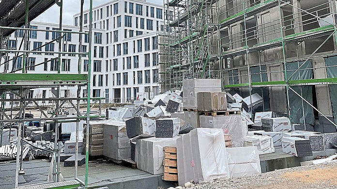 Auf seinen Baustellen – wie hier am Paseo Carré – geht schon lange nichts mehr voran. Das hielt M-Concept-Boss Stefan Mayr nicht davon, für sich selbst eine Luxus-Küche zu ordern. Doch hat er sie auch bezahlt?