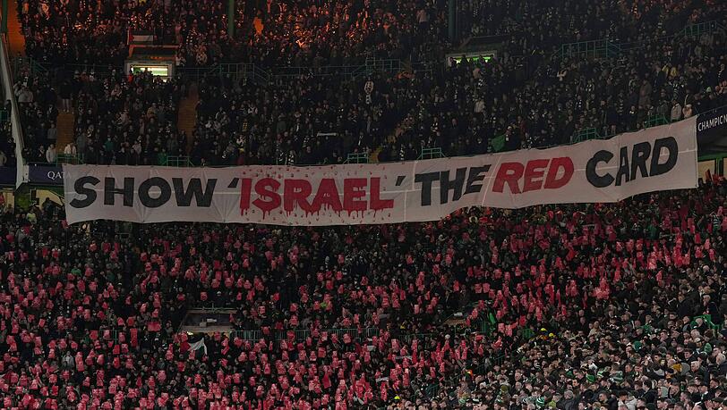 Dieses umstrittene Banner zeigten die Celtic-Ultras im Hinspiel gegen den FC Bayern. Dieses umstrittene Banner zeigten die Celtic-Ultras im Hinspiel gegen den FC Bayern.