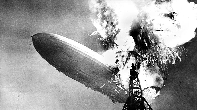Explosion am Himmel: Das deutsche Luftschiff Hindenburg verunglückt am 6. Mai 1937 in Lakehurst beim Lademanöver.