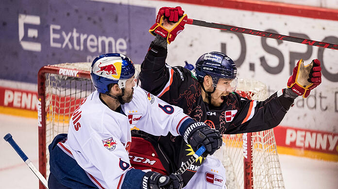 Düsseldorfs Alexander Barta bejubelt seinen vorentscheidenden Treffer zum 3:1 gegen einen enttäuschenden EHC München.