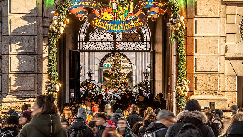 Der Christkindlmarkt im Kaiserhof der Residenz ist stets gut besucht. Der Christkindlmarkt im Kaiserhof der Residenz ist stets gut besucht.