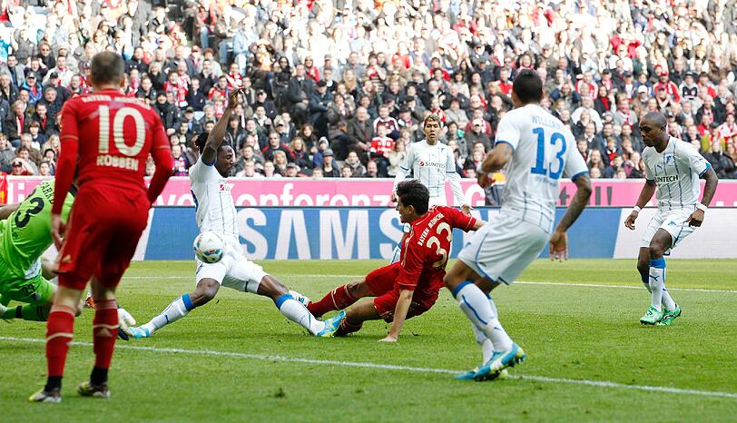 1:0 (5. Minute): Eine Hereingabe von Thomas Müller kann der unsichere Hoffenheim-Torwart Tom Starke nur nach vorne abklatschen, Gomez grätscht den Ball aus sechs Metern ins Tor.