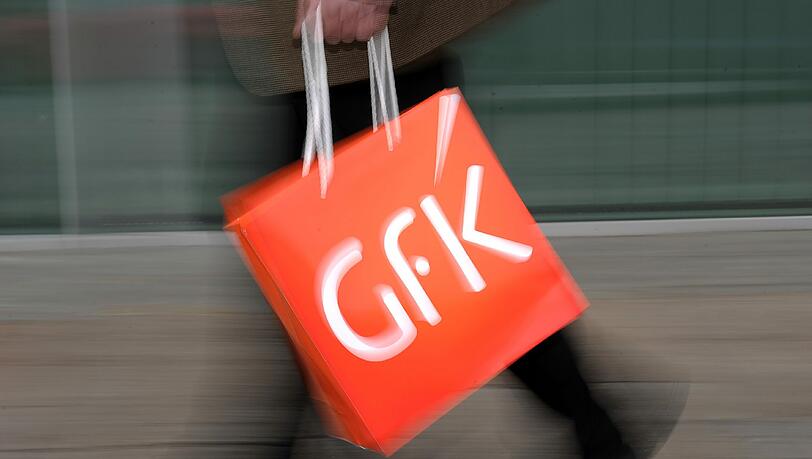 Laut GfK wirkt sich die Flüchtlingskrise negativ auf die Verbraucherstimmung in Deutschland aus. Laut GfK wirkt sich die Flüchtlingskrise negativ auf die Verbraucherstimmung in Deutschland aus.