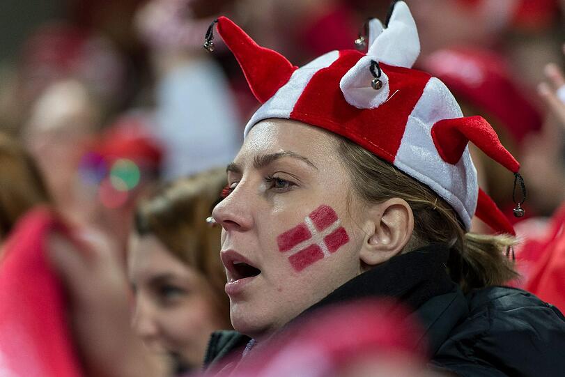 Schrille Outfits, skurrile Masken, schräge Typen, ausgelassene Stimmung: Bei der Handball-Europameisterschaft geben die Fans für ihre Teams tatsächlich alles. Die Bilder aus Polen...