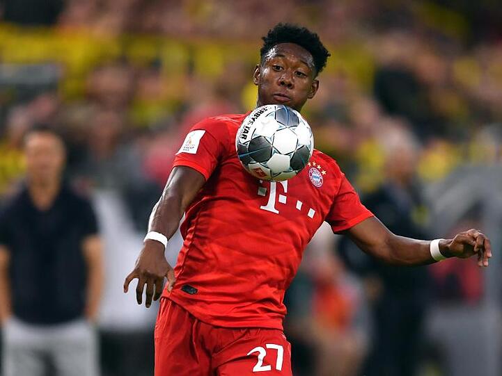Bayerns David Alaba nimmt den Ball an. Foto: Marius Becker/Archivbild