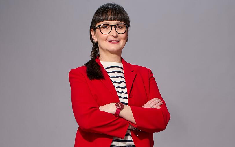 Annegret Schenkel ist der jüngste Zuwachs im Team der Quizprofis. Sie feierte im Herbst 2022 ihr Debüt als "Gefragt - Gejagt"-Jägerin. Annegret Schenkel ist der jüngste Zuwachs im Team der Quizprofis. Sie feierte im Herbst 2022 ihr Debüt als "Gefragt - Gejagt"-Jägerin.