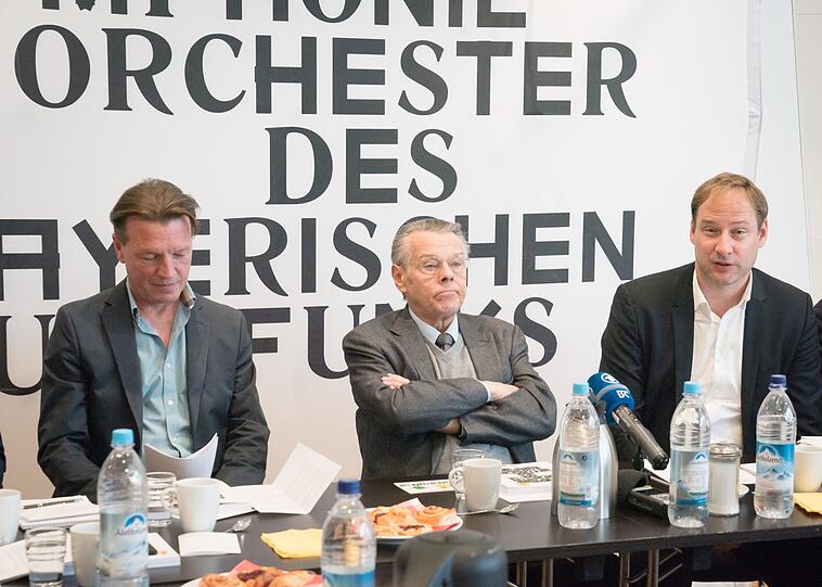 Orchestervorstand Norbert Dausacker, Chefdirigent Mariss Jansons und Orchestermanager Nikolaus Pont (von links) bei der Vorstellung der neuen Saison.