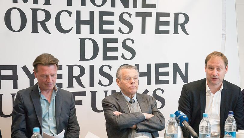 Orchestervorstand Norbert Dausacker, Chefdirigent Mariss Jansons und Orchestermanager Nikolaus Pont (von links) bei der Vorstellung der neuen Saison. Orchestervorstand Norbert Dausacker, Chefdirigent Mariss Jansons und Orchestermanager Nikolaus Pont (von links) bei der Vorstellung der neuen Saison.