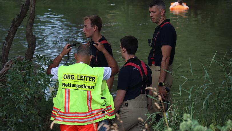 Polizei und Einsatzkr&auml;fte waren an der Rettungsaktion f&uuml;r den 27-J&auml;hrigen im Neckar beteiligt.