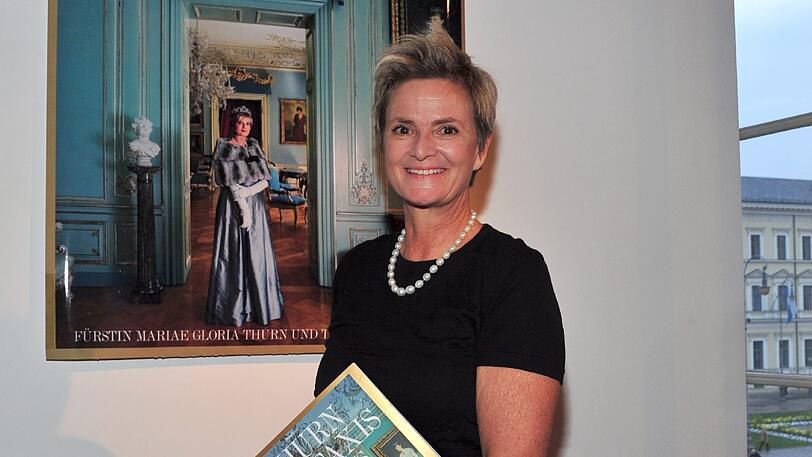Gloria von Thurn und Taxis stellt den Bildband "Thurn und Taxis - Das Haus" bei Sotheby's in München vor.
