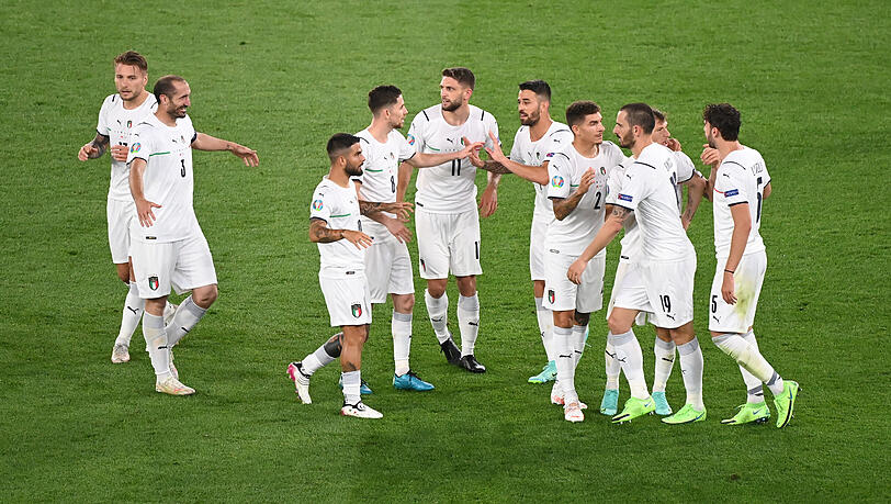 Start nach Maß beim 3:0-Sieg im EM-Eröffnungsspiel in Rom: Italiens Spieler bejubeln das Führungstor gegen die Türkei.