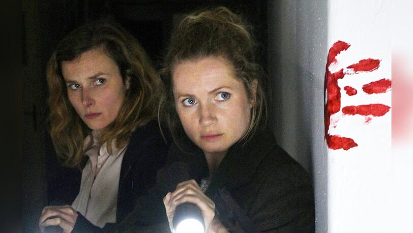 "Tatort: Das kalte Haus": Karin Gorniak (Karin Hanczewski) und Leonie Winkler (Cornelia Gröschel) machen eine entsetzliche Entdeckung im Haus der Fischers.