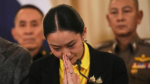 Nach umstrittenen Aussagen in einem geleakten Telefonmitschnitt war Thailands Regierungschefin unter Druck geraten. (Archivbild)