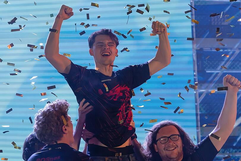 Oskar (Yuri V&ouml;lsch) ist ein talentierter E-Sportler - doch er hat etwas zu verbergen.