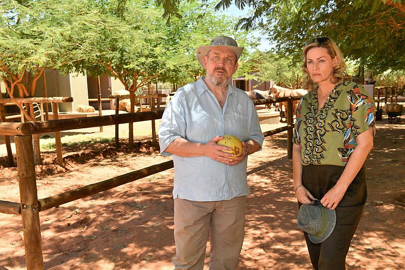 Hartwig (Dietmar Bär) ist nicht sonderlich erfreut über den Besuch von Barbara (Gesine Cukrowski). Hartwig (Dietmar Bär) ist nicht sonderlich erfreut über den Besuch von Barbara (Gesine Cukrowski).