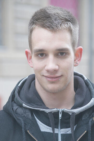 André Eichner (20), Koch: &bdquo;Ich bin für sofortiges Abschalten der Atomkraftwerke. Im Haushalt achte ich besonders darauf, dass alle Standby-Geräte abgeschaltet sind. Angst, dass bei uns das gleiche wie in Japan passiert, habe ich aber nicht.&ldquo;