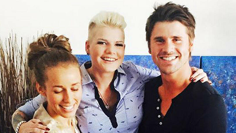 Annemarie Carpendale und Thore Schölermann tragen Melanie Müller auf Händen Annemarie Carpendale und Thore Schölermann tragen Melanie Müller auf Händen