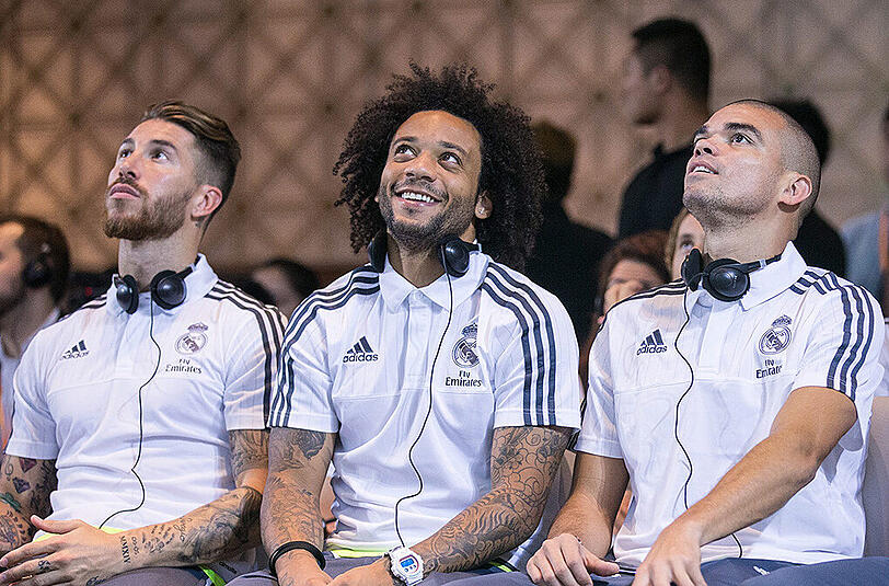Linksverteidiger: Hier ist er eingerahmt von seinen beiden Abwehrkollgen Sergio Ramos (l.) und Pepe (r.) - eigentlich spielt der Kapitän von Real Madrid auf der linken Seite. Platz 3.