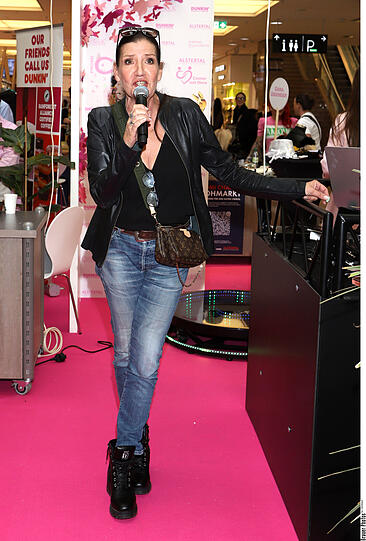 Katy Karrenbauer im Rahmen des Promi-Charity-Flohmarkts am 18. April 2024 in Hamburg.