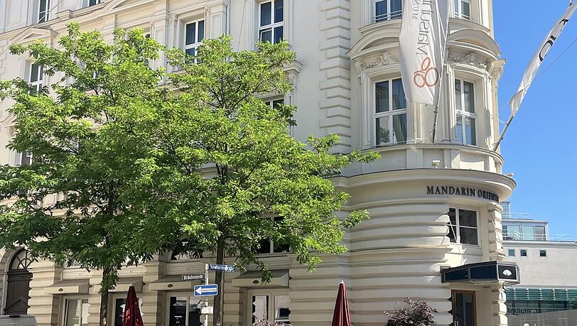 Der Eingang das Fünf-Sterne-Hotel an der Neuturmstraße.