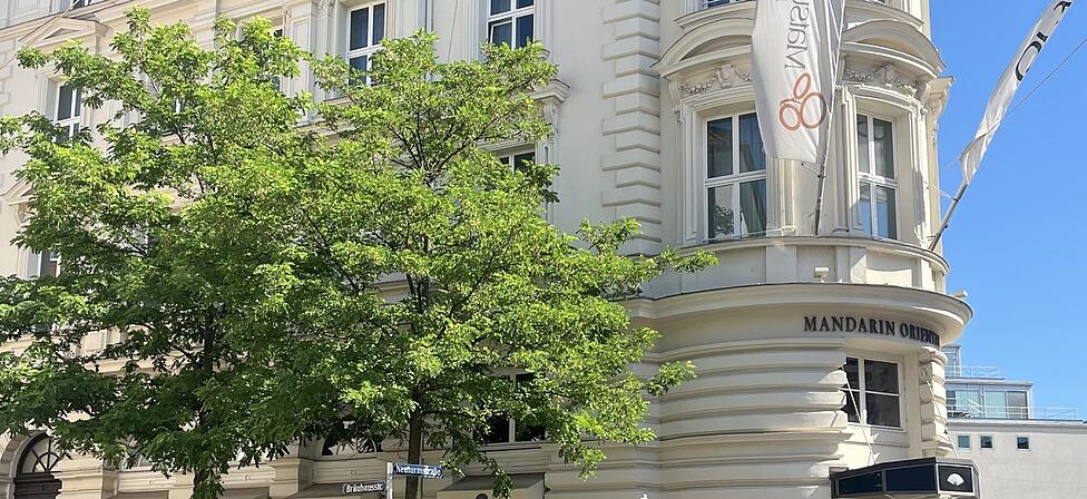 Der Eingang das Fünf-Sterne-Hotel an der Neuturmstraße.