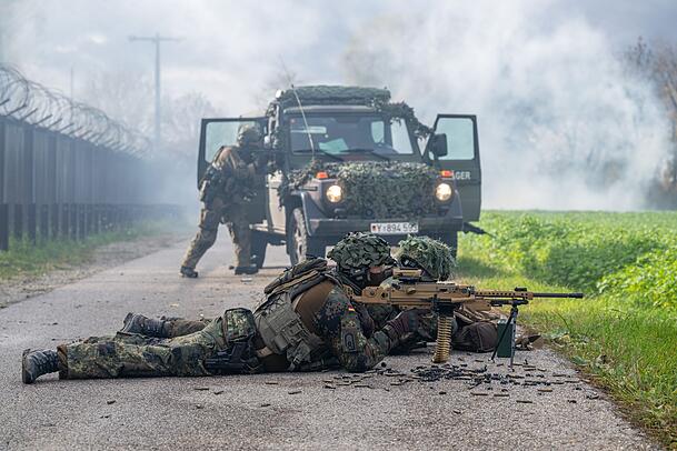 Bei der Übung "Marshal Power" sollten Bundeswehr, Polizei und Rettungskräfte ein gemeinsames Vorgehen üben. Bei der Übung "Marshal Power" sollten Bundeswehr, Polizei und Rettungskräfte ein gemeinsames Vorgehen üben.