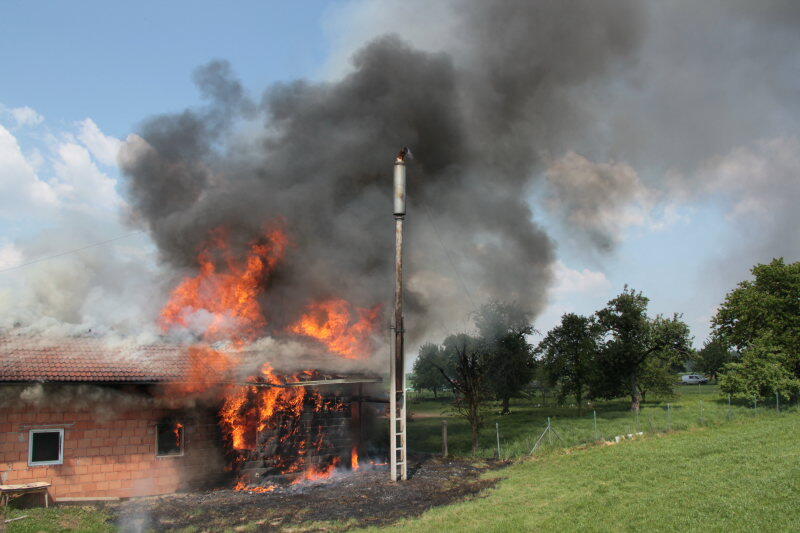 Landkreis Mühldorf am Inn: Polling: Großbrand auf dem Bauernhof - Bayern - Abendzeitung München