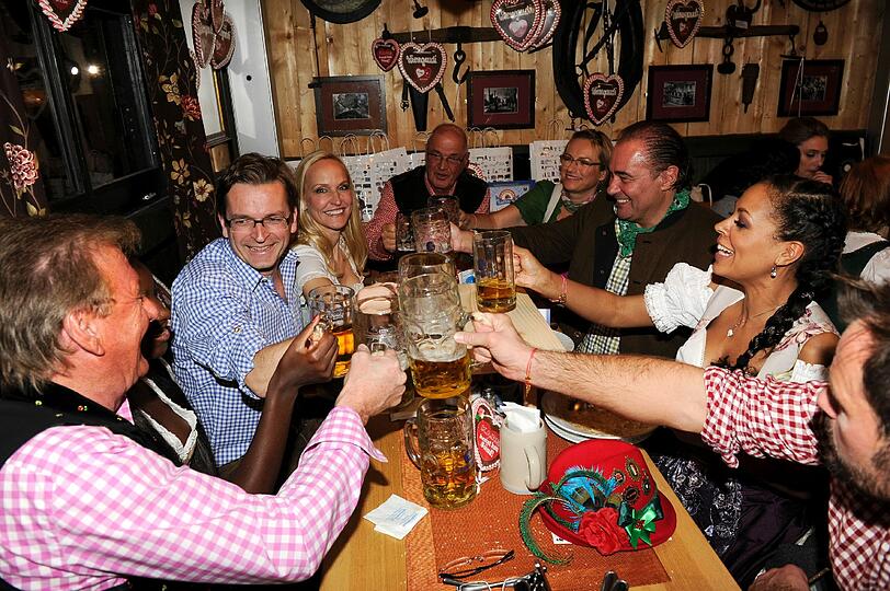 Erich Obermaier und Freundin Kilka Dala, Claus Strunz feiert Geburtstag und Anne Meyer - Minnemann, Willy Beier und Cindy Kalanbuat