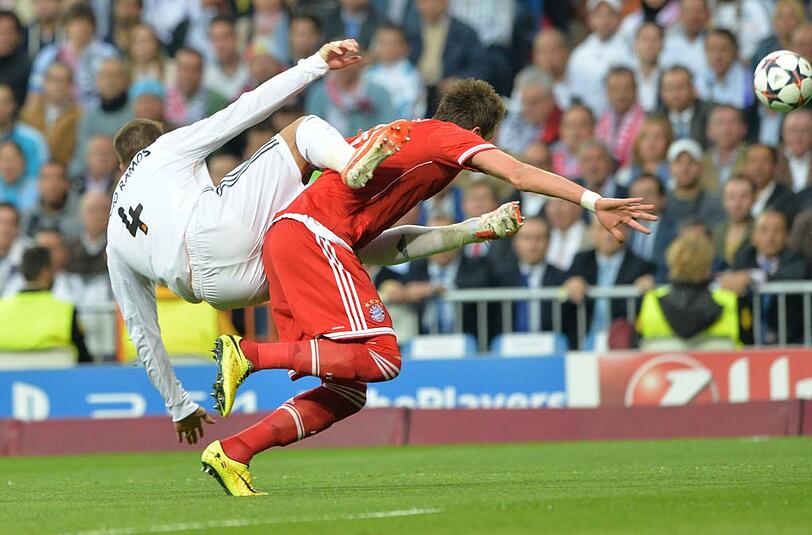 Mario Mandzukic: Note 4. Schwerstarbeit für den Kroaten. Mehr Ringen als Fußball. Zeigte längst nicht so viel Gefahrenpotenzial und Durchschlagskraft wie Benzema.