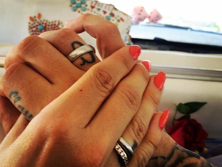 Sie haben es schon wieder getan: Auf Facebook freuen sich Sido und Charlotte Würdig über ihre zweite Hochzeit