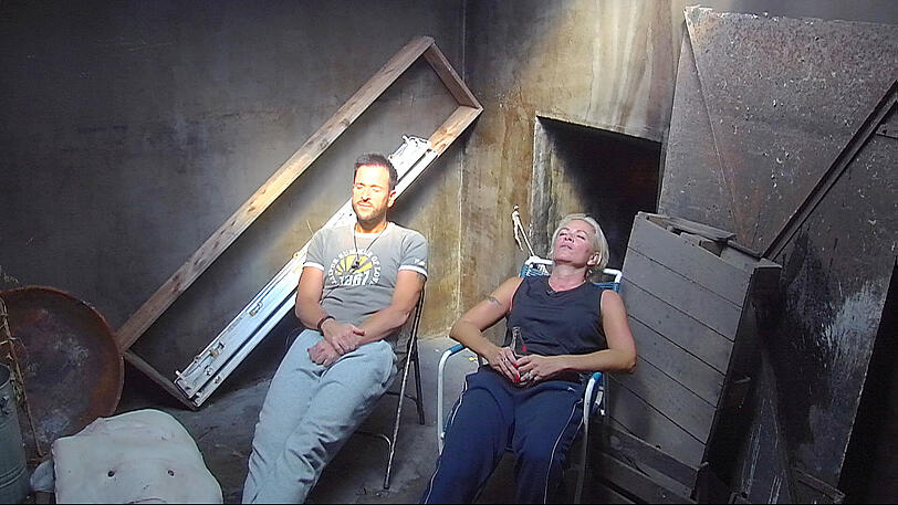 Was sonst noch bei Promi Big Brother passierte: Mia Magma sonnt sich mit Paul Janke und im Keller steigt eine Party. Die Bilder...