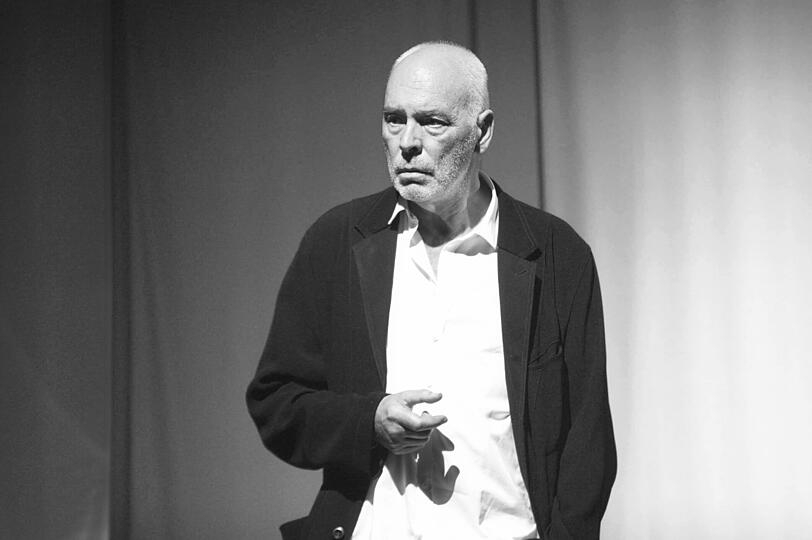 Schauspieler Thomas Gumpert ist tot. Er starb am 7. Januar mit nur 68 Jahren nach kurzer schwerer Krankheit. Bekannt wurde er durch die ARD-Serie "Verbotene Liebe".