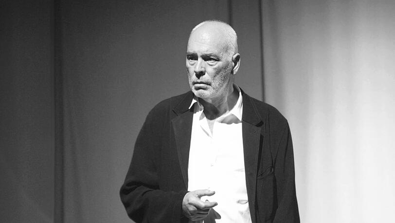 Schauspieler Thomas Gumpert ist tot. Er starb am 7. Januar mit nur 68 Jahren nach kurzer schwerer Krankheit. Bekannt wurde er durch die ARD-Serie "Verbotene Liebe".