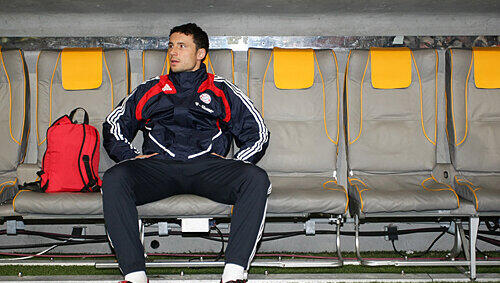 Mark van Bommel, der Teilzeit-Kapitän musste im dDerby die Bank drücken. Mark van Bommel, der Teilzeit-Kapitän musste im dDerby die Bank drücken.