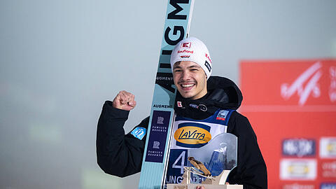 Flieg, Adler, flieg! Philipp Raimund ist aktuell das hei&szlig;este deutsche Eisen im Tournee-Feuer. Zum Gl&uuml;ck macht sich der 25-j&auml;hrige G&ouml;ppinger dar&uuml;ber bislang noch gar keinen Kopf.
