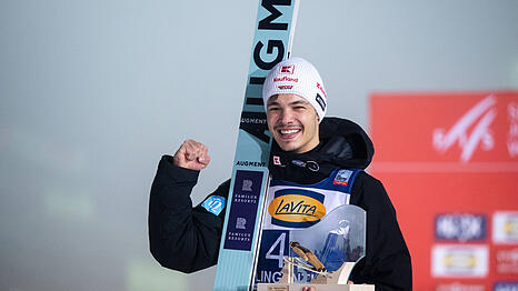 Flieg, Adler, flieg! Philipp Raimund ist aktuell das hei&szlig;este deutsche Eisen im Tournee-Feuer. Zum Gl&uuml;ck macht sich der 25-j&auml;hrige G&ouml;ppinger dar&uuml;ber bislang noch gar keinen Kopf.