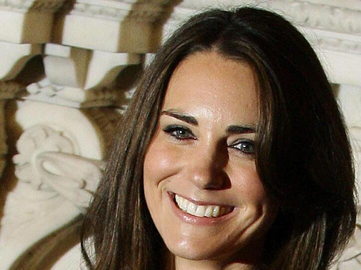 Kate Middleton strahlt, hier noch ganz echt.