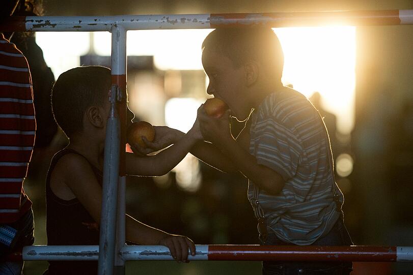 Zahlreiche Flüchtlinge kommen am Montag mit Zügen aus Budapest in München an.