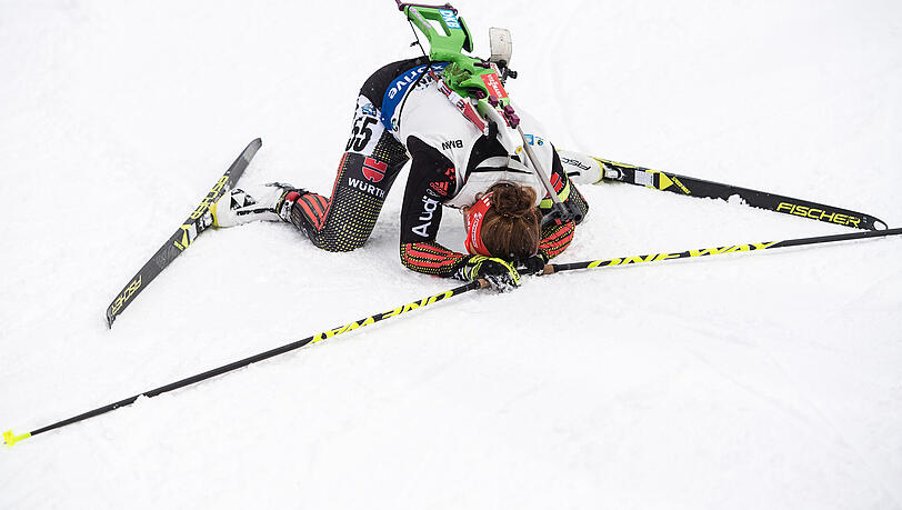 Völlig ausgepumpt im Ziel: Laura Dahlmeier erkämpfte sich am Samstag Platz drei beim Biathlon-Weltcup in Ruhpolding. Völlig ausgepumpt im Ziel: Laura Dahlmeier erkämpfte sich am Samstag Platz drei beim Biathlon-Weltcup in Ruhpolding.