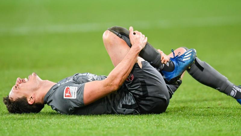Georg Margreitter vom 1. FC Nürnberg liegt verletzt auf dem Boden. Foto: Tom Weller/dpa/Archiv Georg Margreitter vom 1. FC Nürnberg liegt verletzt auf dem Boden. Foto: Tom Weller/dpa/Archiv