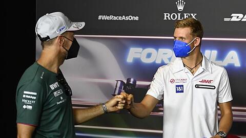Sebastian Vettel (l) und Mick Schumacher verbindet eine besondere Freundschaft.