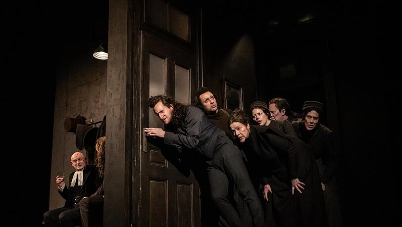 Kleist-mit-neuem-Schluss-Der-zerbrochne-Krug-im-Cuvilli-stheater