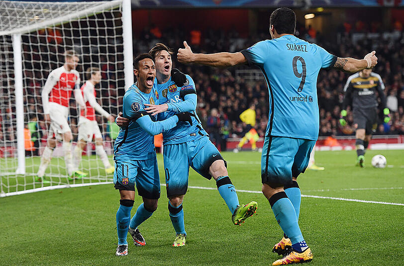 Lionel Messi (Mitte) feierte mit Luis Suarez (r.) und Neymar das 2:0 für Barcelona gegen den FC Arsenal.