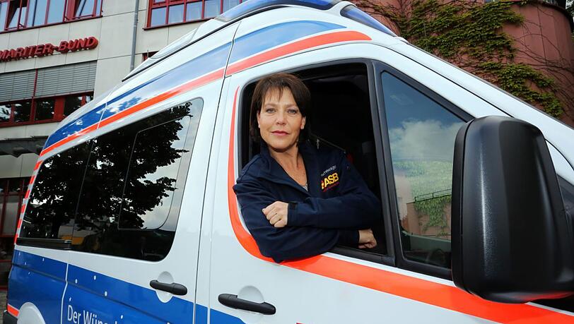 Schauspielerin Janina Hartwig (55) im Wünschewagen. Schauspielerin Janina Hartwig (55) im Wünschewagen.