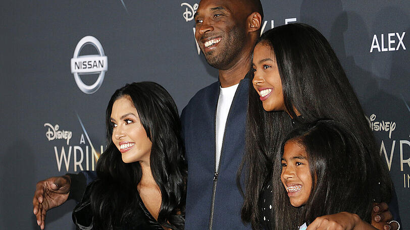 Vanessa (v.l.) und Kobe Bryant mit zwei ihrer Töchter, Natalia und Gianna, bei einer Veranstaltung im Jahr 2018.