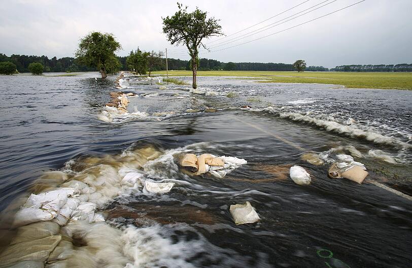 Vorher-Nachher-Fotos, Kurioses, überflutete Straßen: Aktuelle Hochwasser-Fotos aus Sachsen Anhalt
