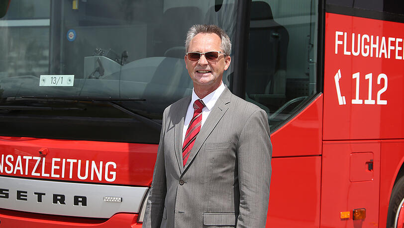 Jörg Leiwering, der Leiter der Flughafenfeuerwehr. Jörg Leiwering, der Leiter der Flughafenfeuerwehr.