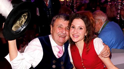 "Ich freue mich unglaublich, wieder da zu sein": Peter Pongratz und Ehefrau Elen auf dem Filserball.