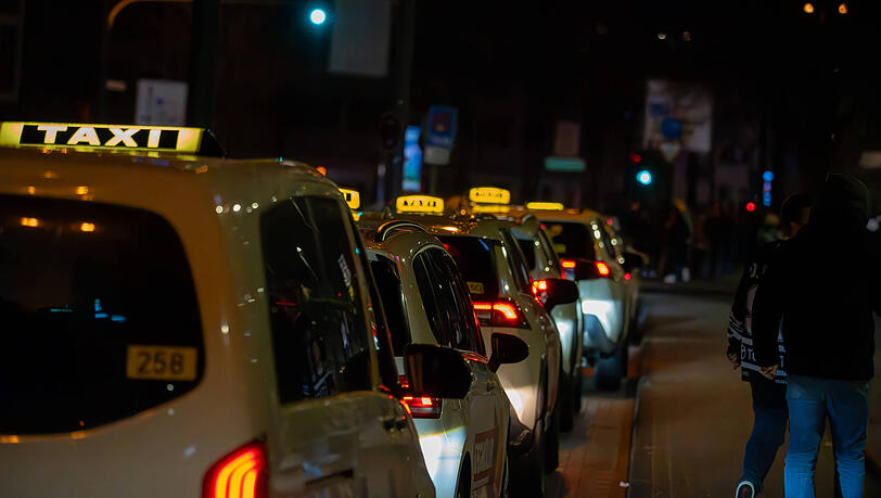 SPD in München will Frauen-Nachttaxi statt IAA-Projekte unterstützen